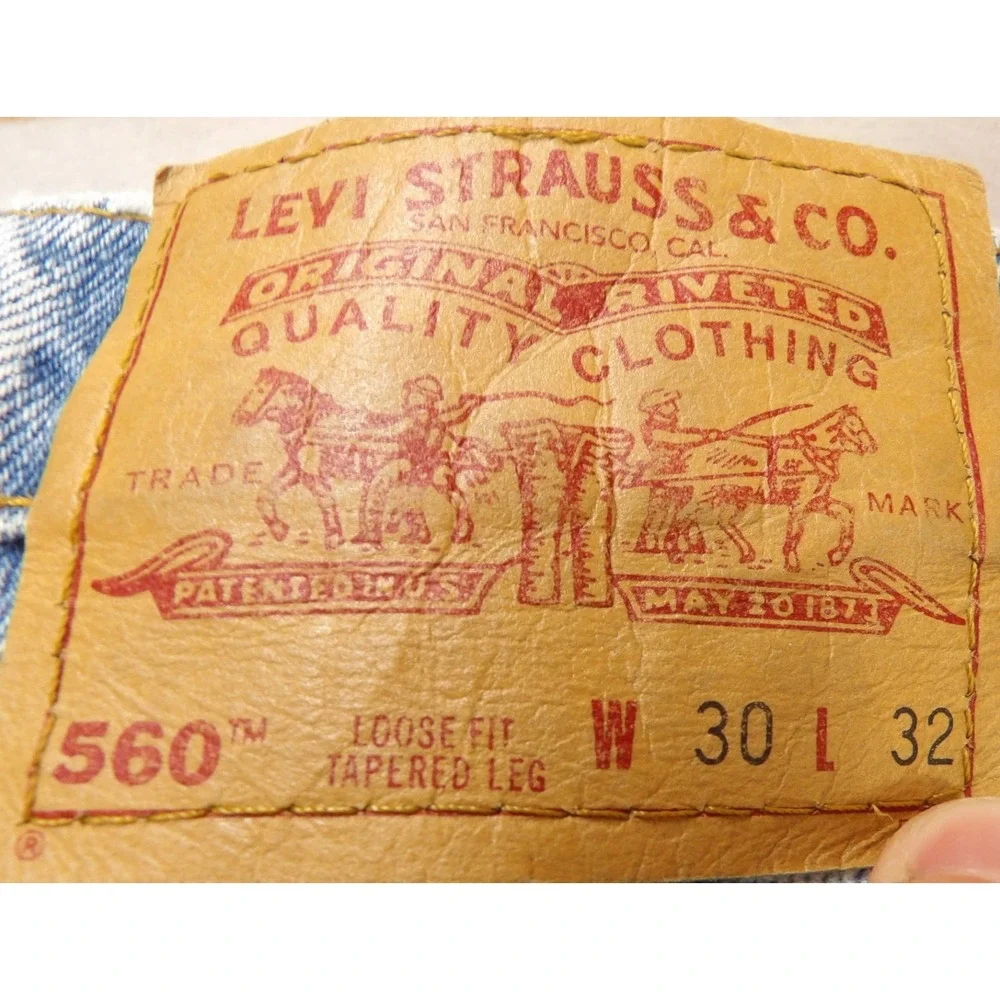 VTG Levis 560 Jeans Men 30x32 Made in USA Light Wash Loose Fit Tapered Blue 90s